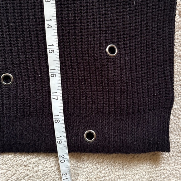 Hot Topic | Grommet Sweater - Picture 8 of 8